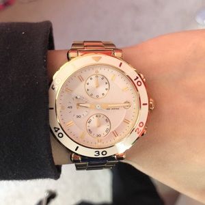 ‼️‼️QUICK SALE!!!!‼️‼️women’s fossil watch!!!!
